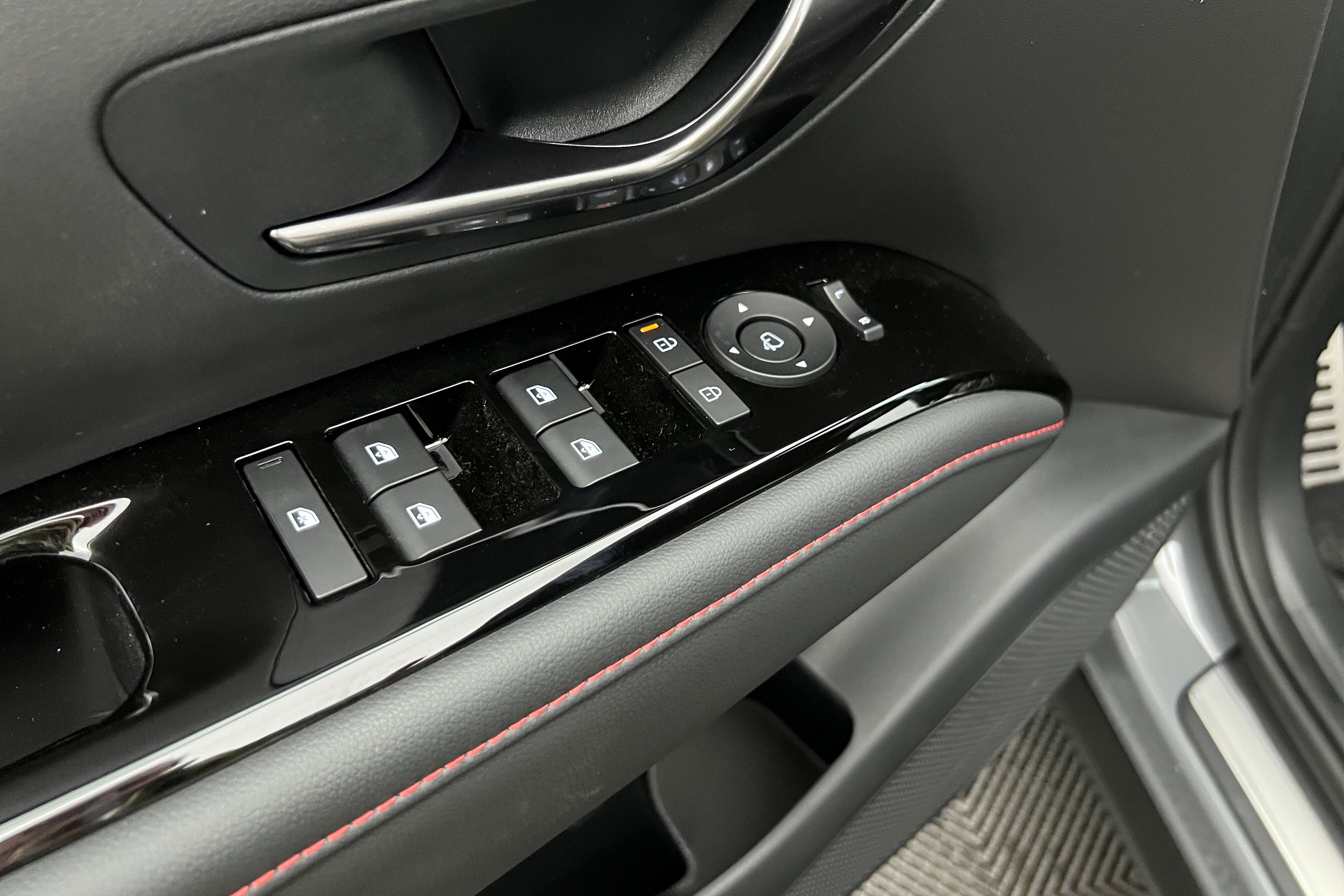HYUNDAI Tucson SUV Hybride — photo 15