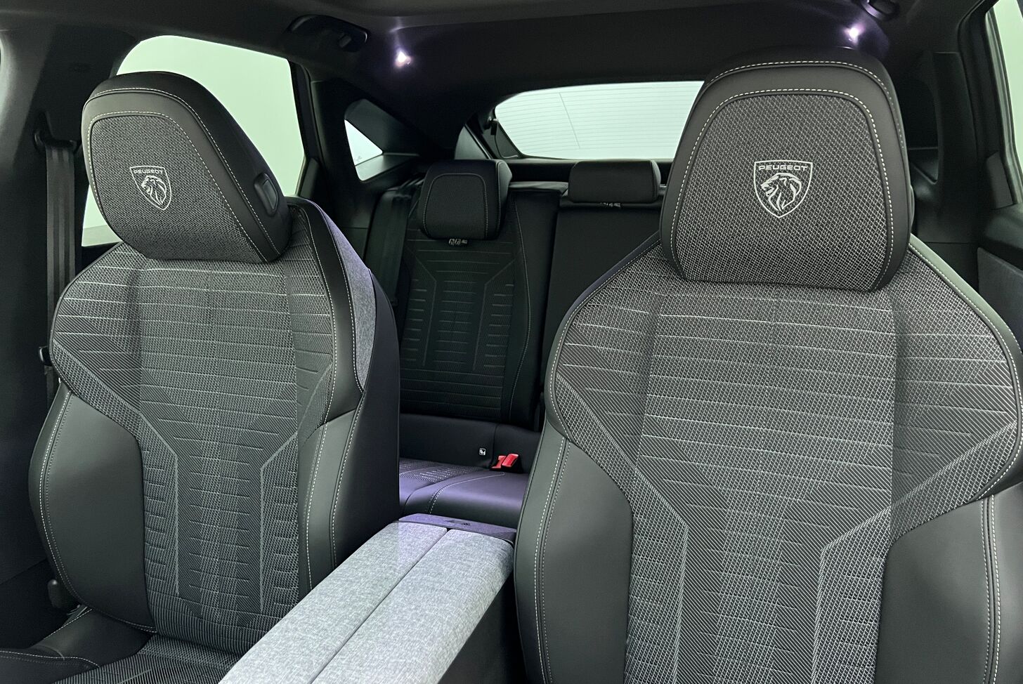 PEUGEOT 3008 SUV Hybride Essence