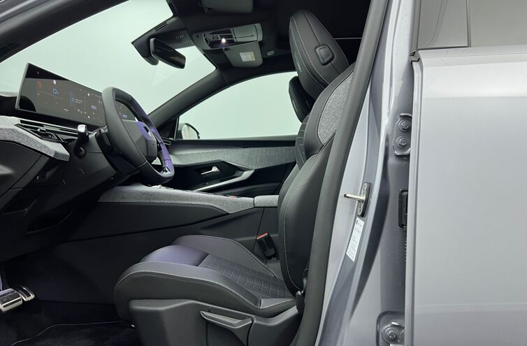PEUGEOT 3008 SUV Hybride Essence