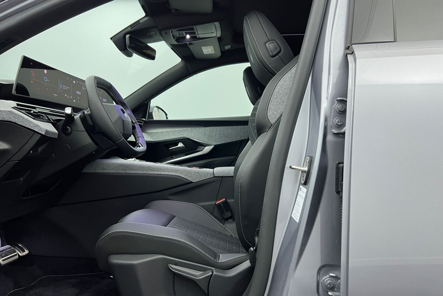 PEUGEOT 3008 SUV Hybride Essence