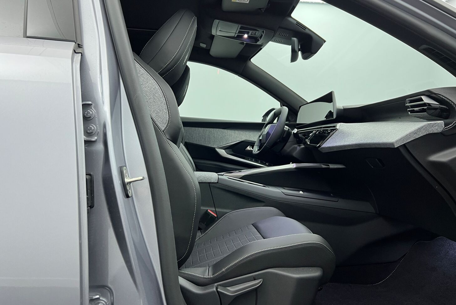 PEUGEOT 3008 SUV Hybride Essence