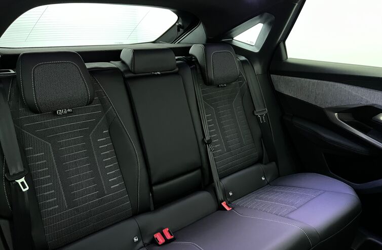 PEUGEOT 3008 SUV Hybride Essence