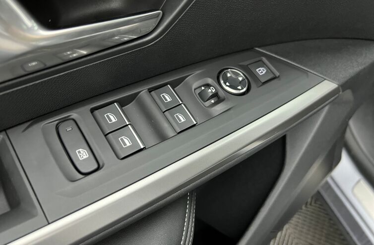 PEUGEOT 3008 SUV Hybride Essence