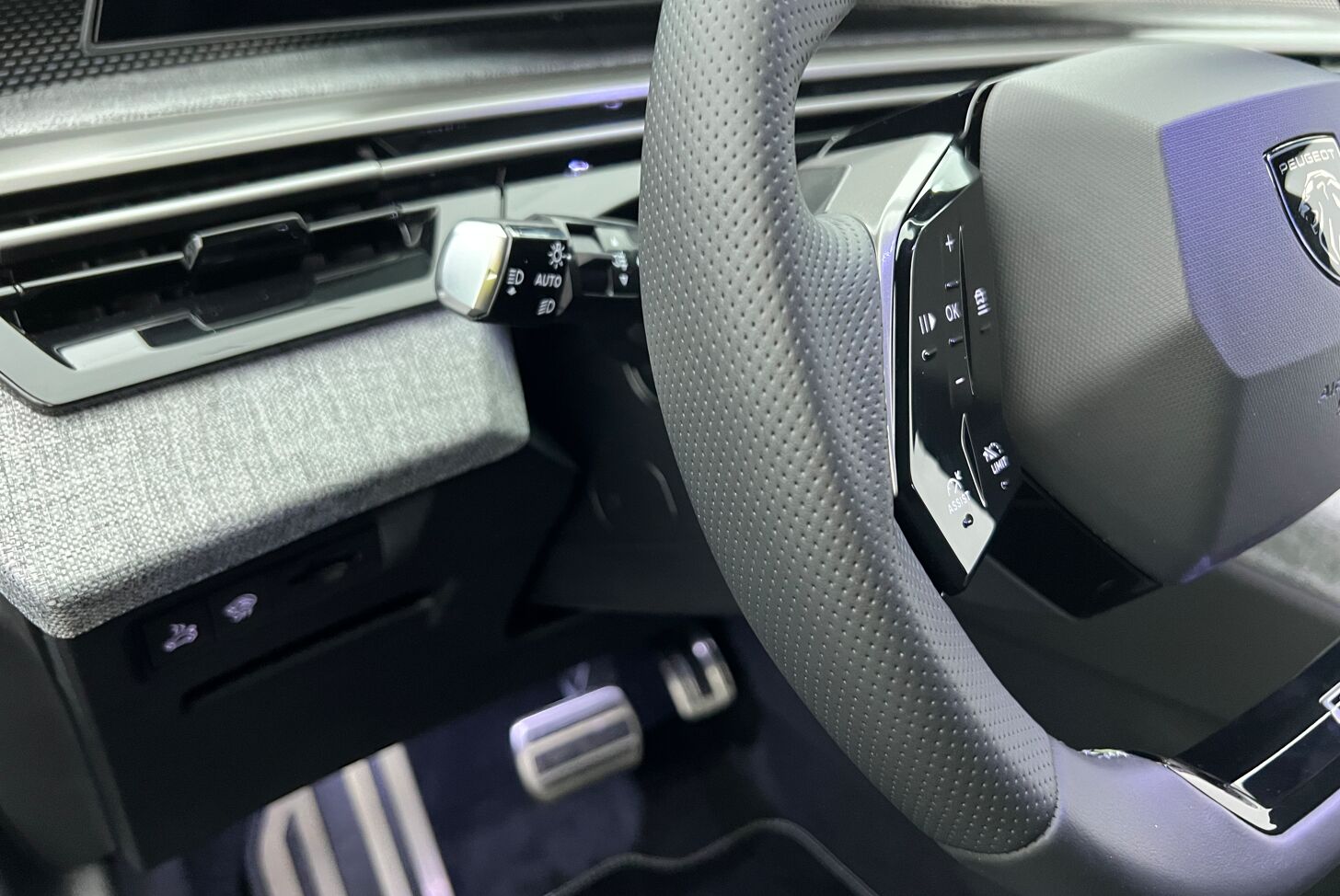 PEUGEOT 3008 SUV Hybride Essence