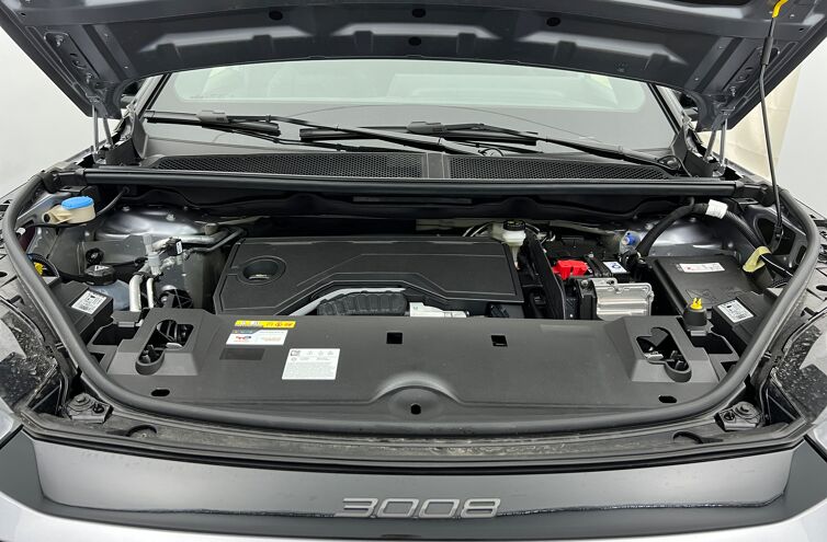 PEUGEOT 3008 SUV Hybride Essence