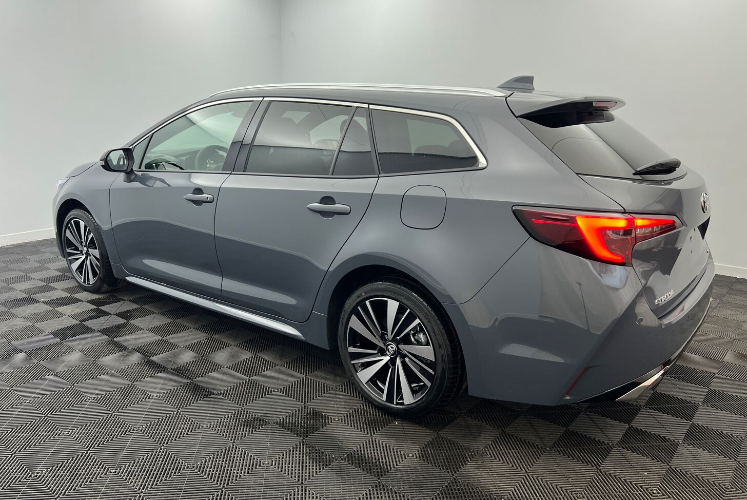 TOYOTA Corolla Touring Sports Break Hybride Essence