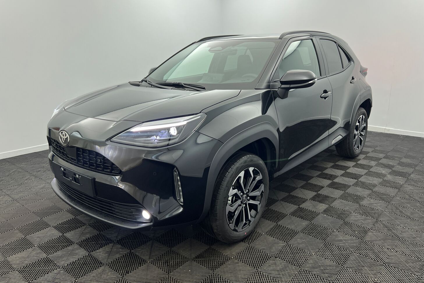 Hybride 130ch 2wd noir intense avec 2150 d'equipements inclus