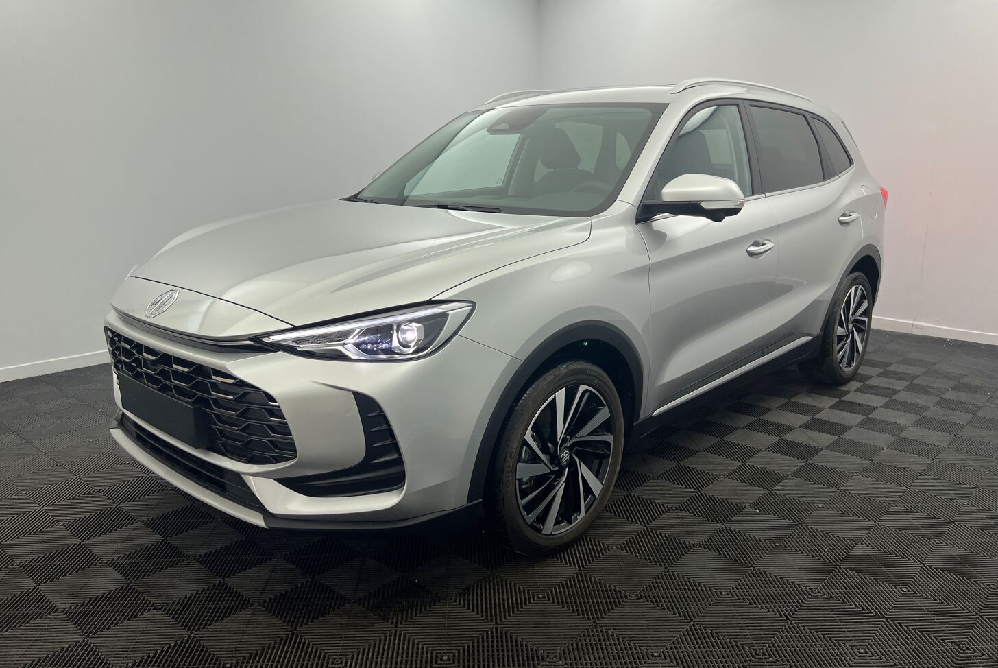 1.5 l hybrid+ 197 ch toit panoramique ouvrant cosmic silver avec 650 d'quipements inclus