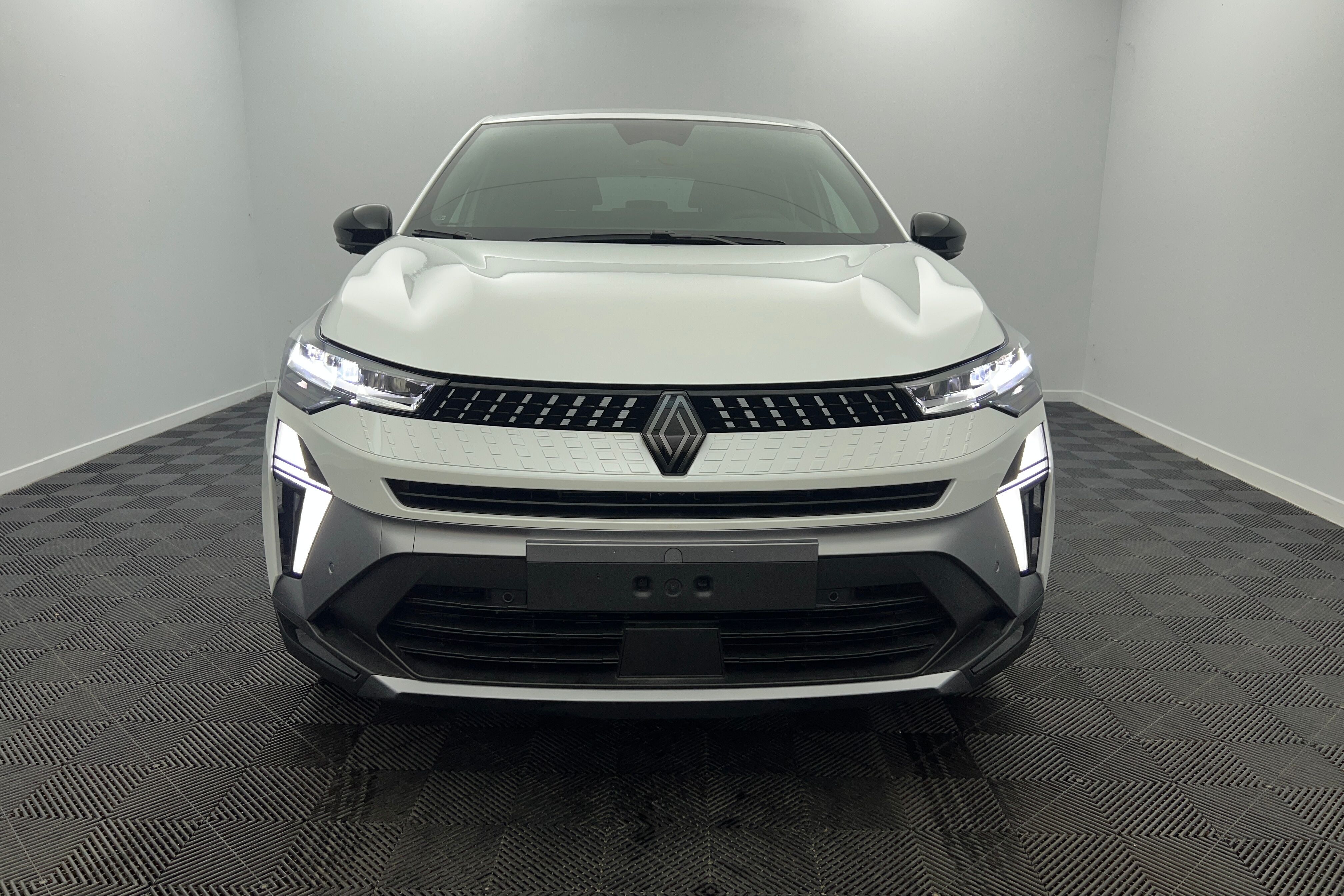 RENAULT Captur SUV Hybride — photo 2