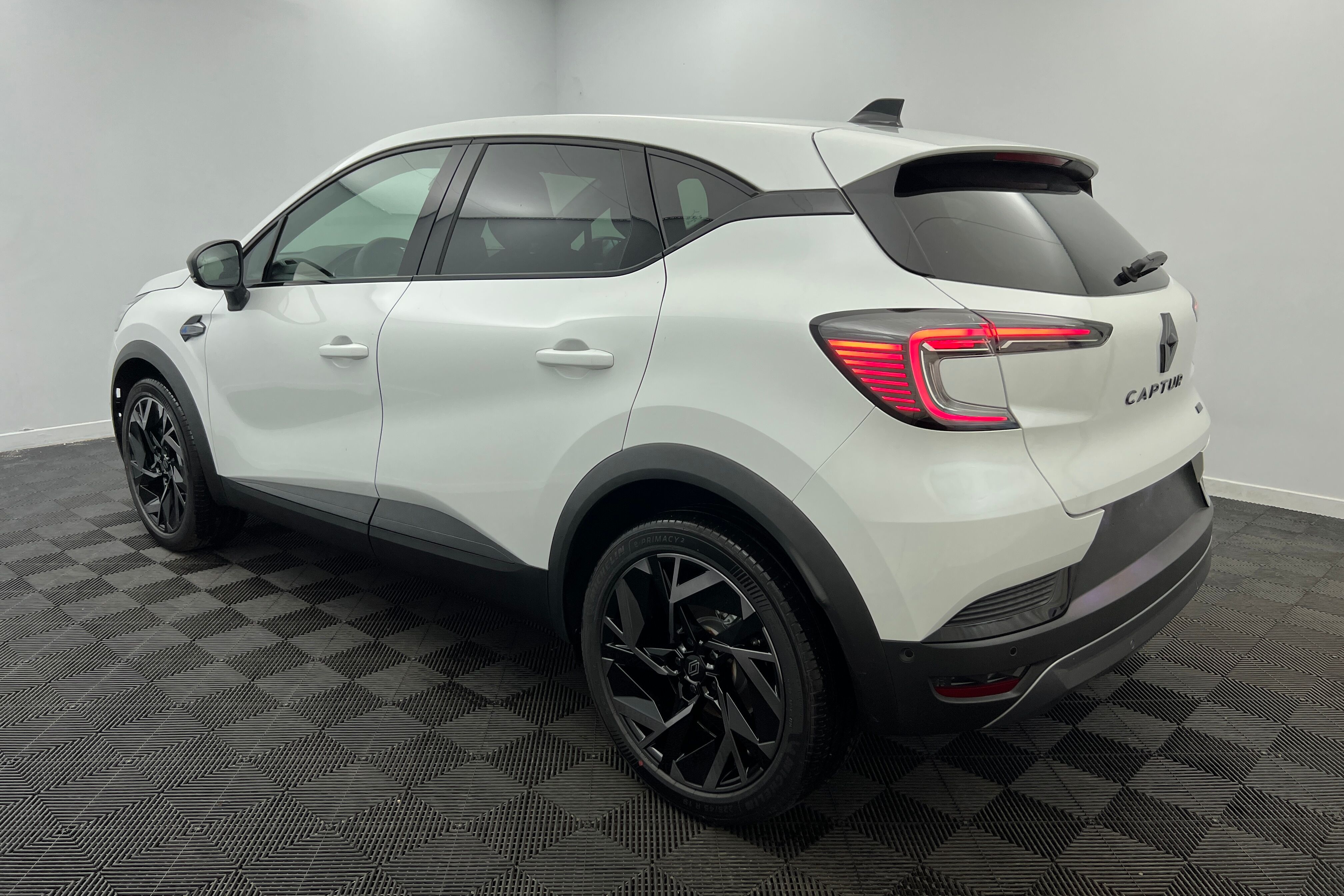 RENAULT Captur SUV Hybride — photo 3