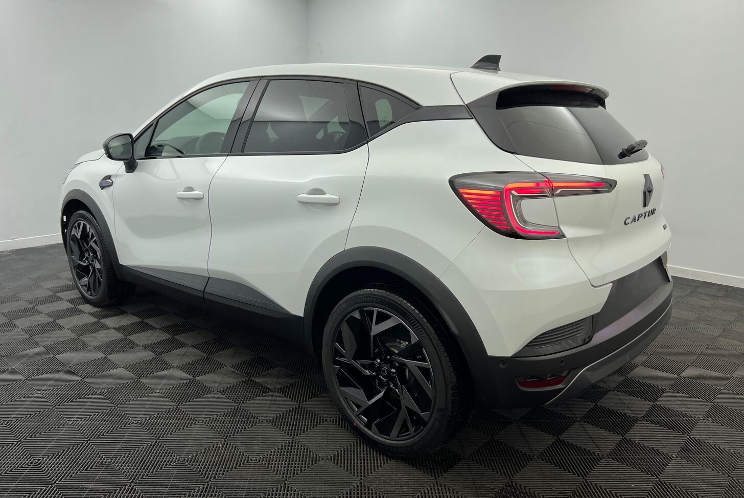 RENAULT Captur SUV Hybride Essence