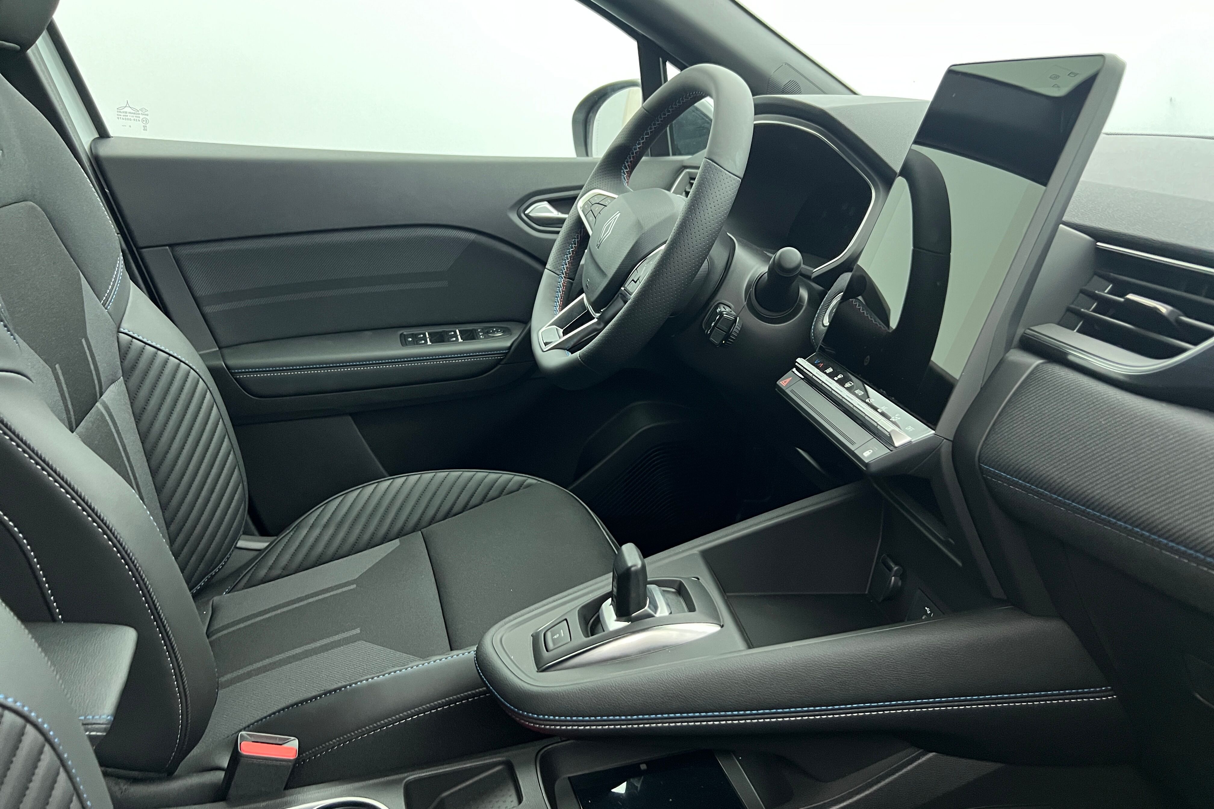 RENAULT Captur SUV Hybride — photo 6