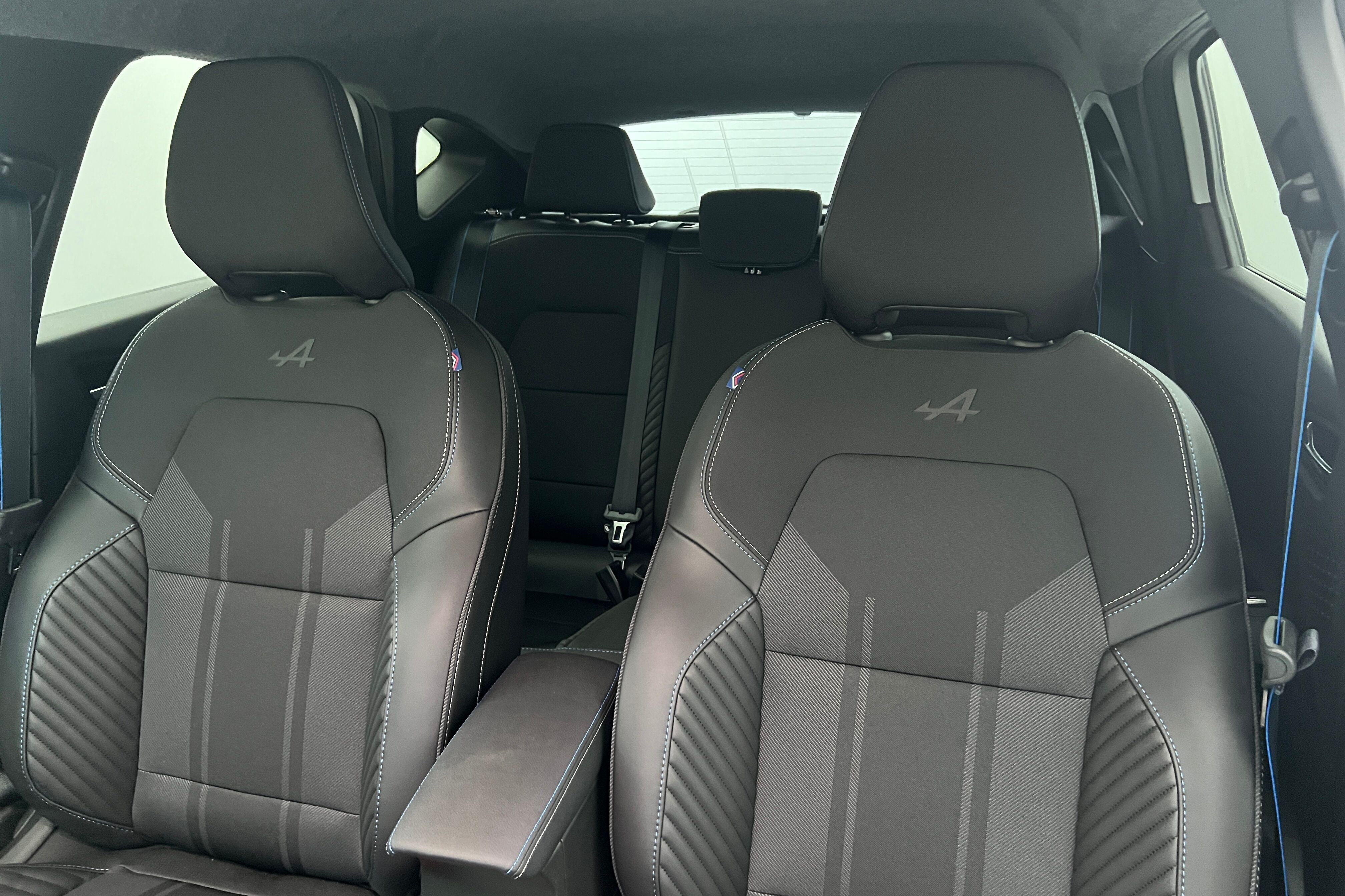 RENAULT Captur SUV Hybride — photo 11