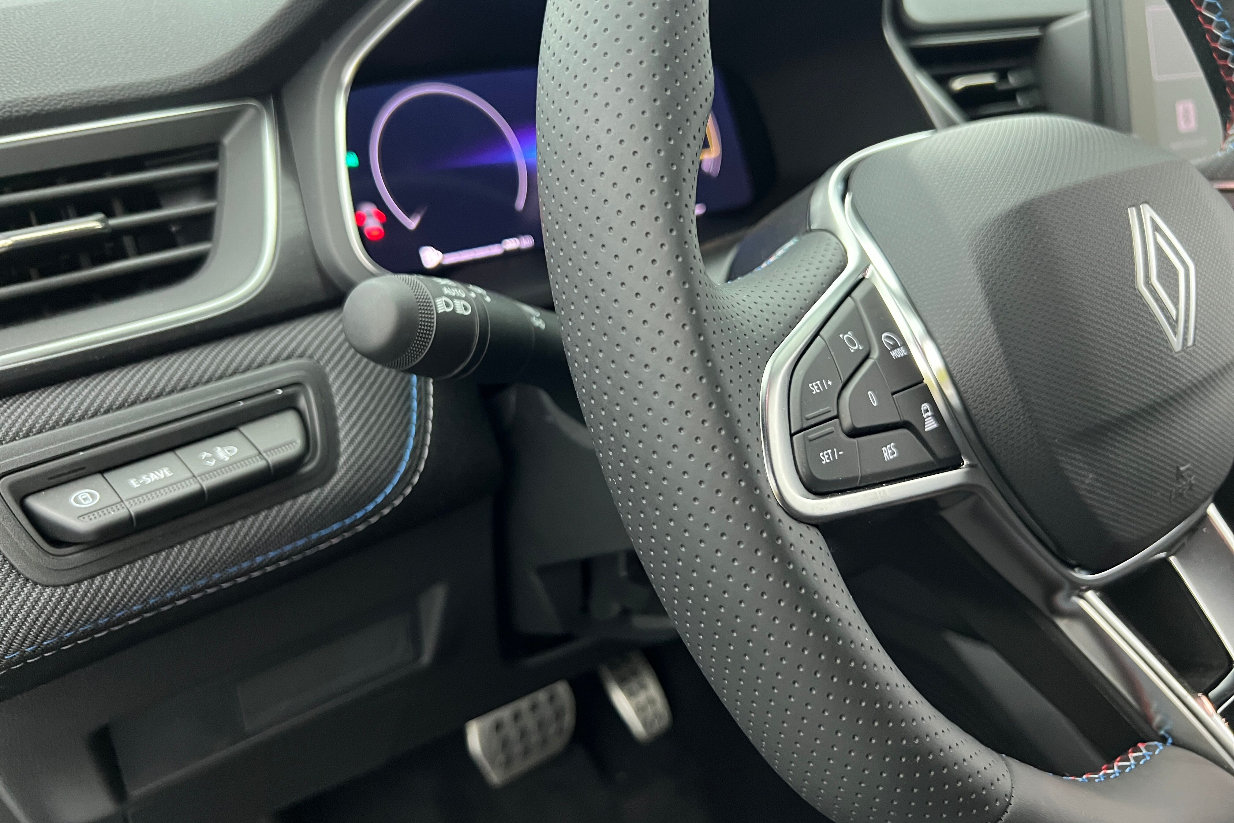 RENAULT Captur SUV Hybride — photo 16