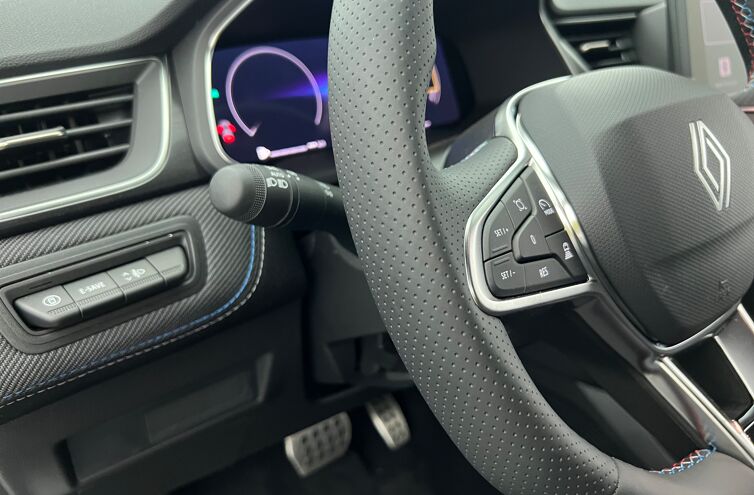 RENAULT Captur SUV Hybride Essence