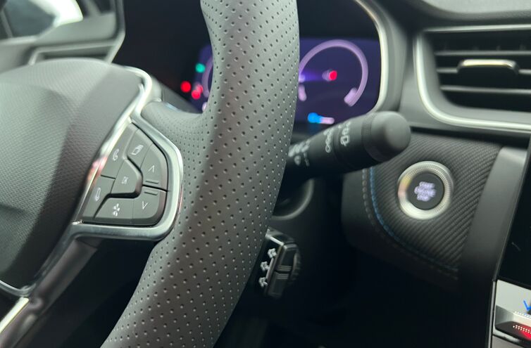 RENAULT Captur SUV Hybride Essence