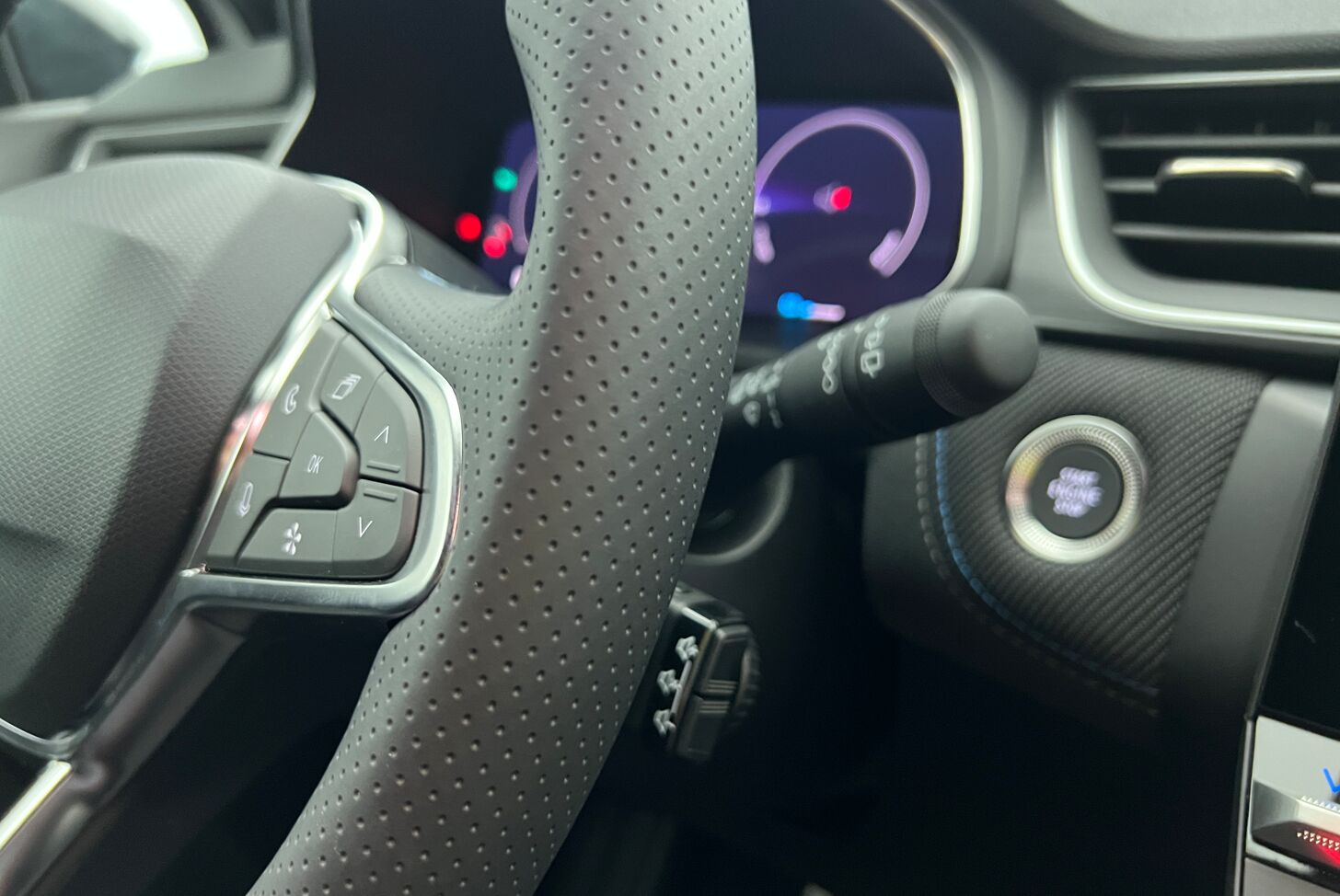 RENAULT Captur SUV Hybride Essence