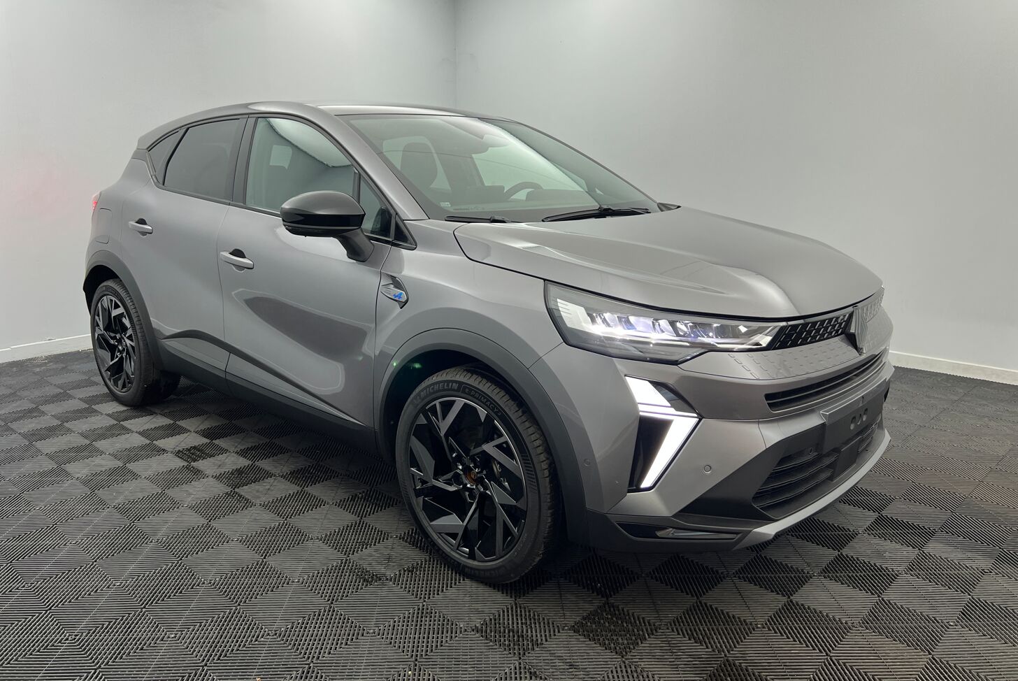 RENAULT Captur SUV Hybride Essence