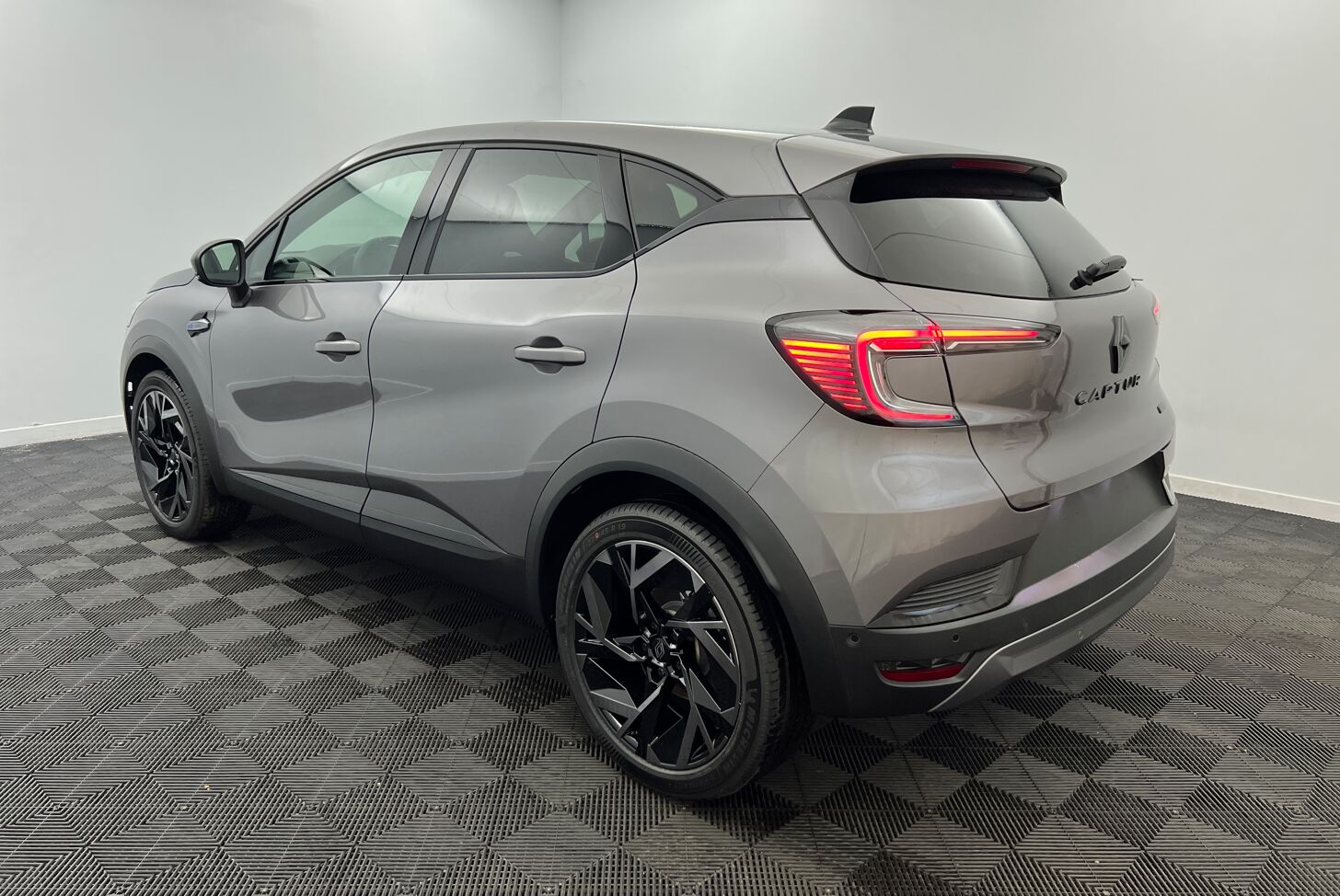 RENAULT Captur SUV Hybride Essence