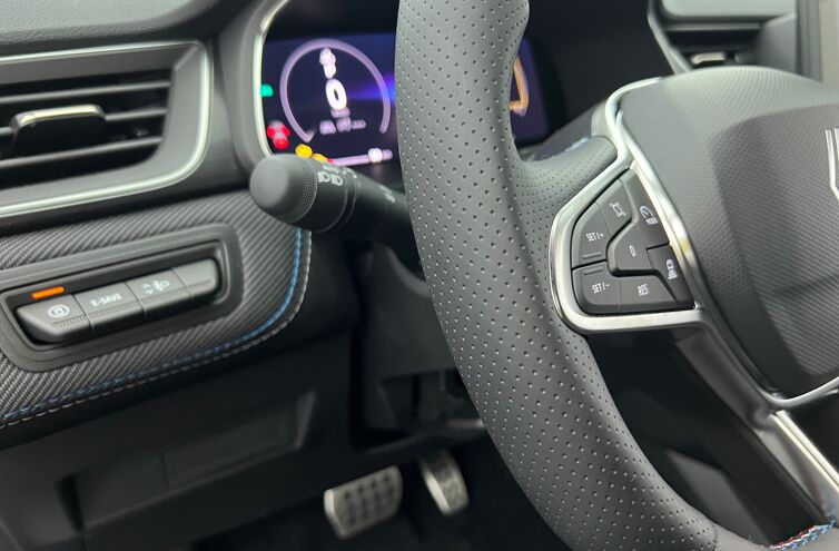 RENAULT Captur SUV Hybride Essence