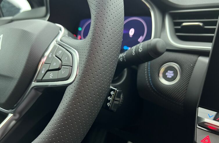 RENAULT Captur SUV Hybride Essence