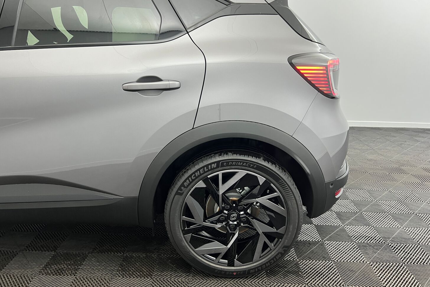 RENAULT Captur SUV Hybride Essence