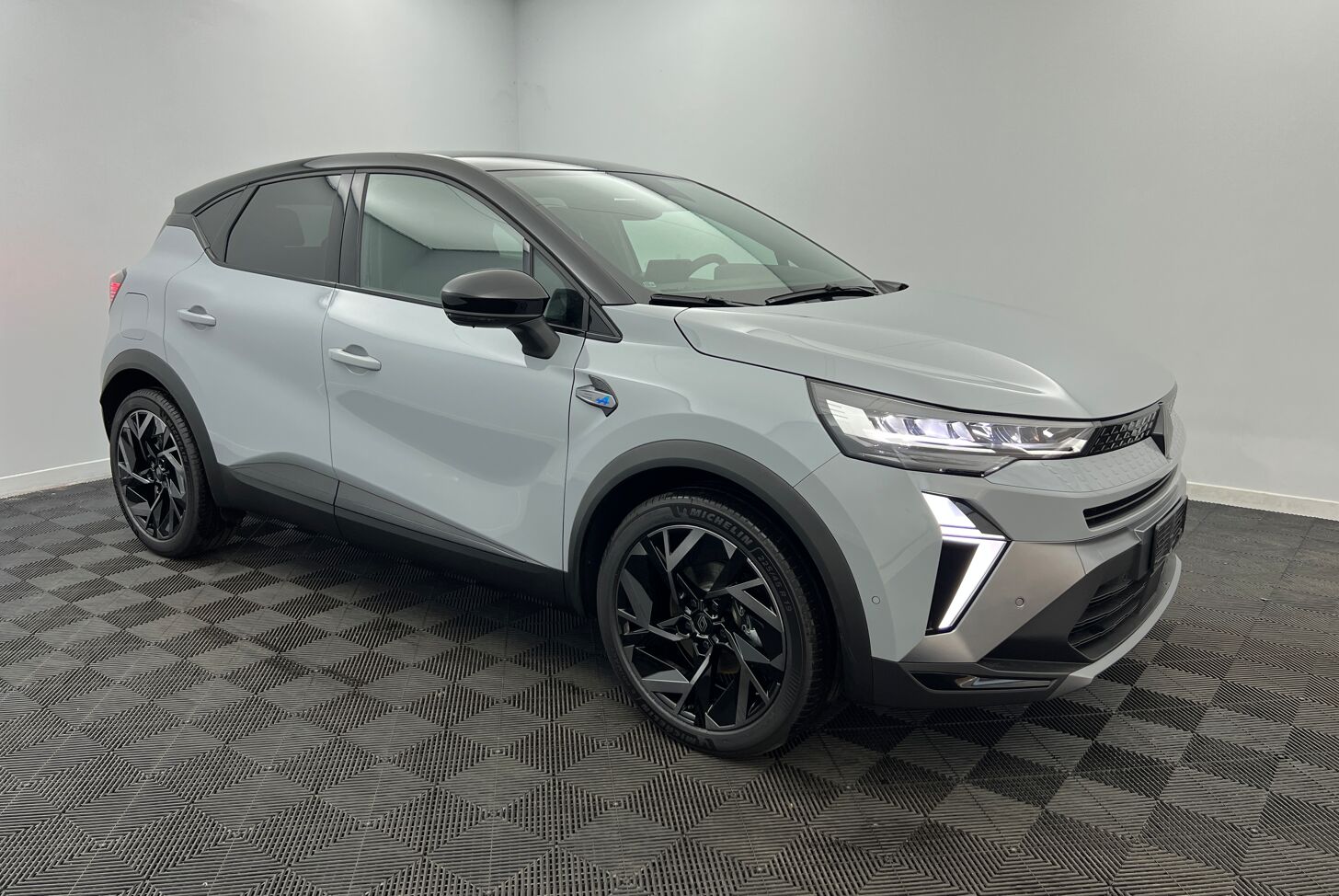 RENAULT Captur SUV Hybride Essence