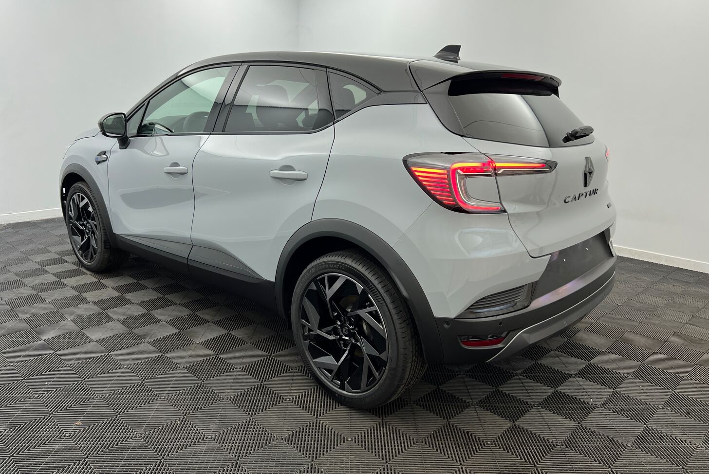 RENAULT Captur SUV Hybride Essence