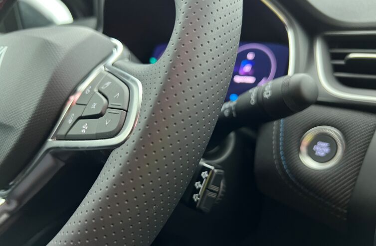 RENAULT Captur SUV Hybride Essence