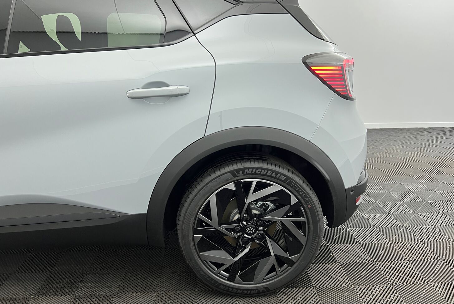 RENAULT Captur SUV Hybride Essence