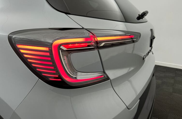 RENAULT Captur SUV Hybride Essence
