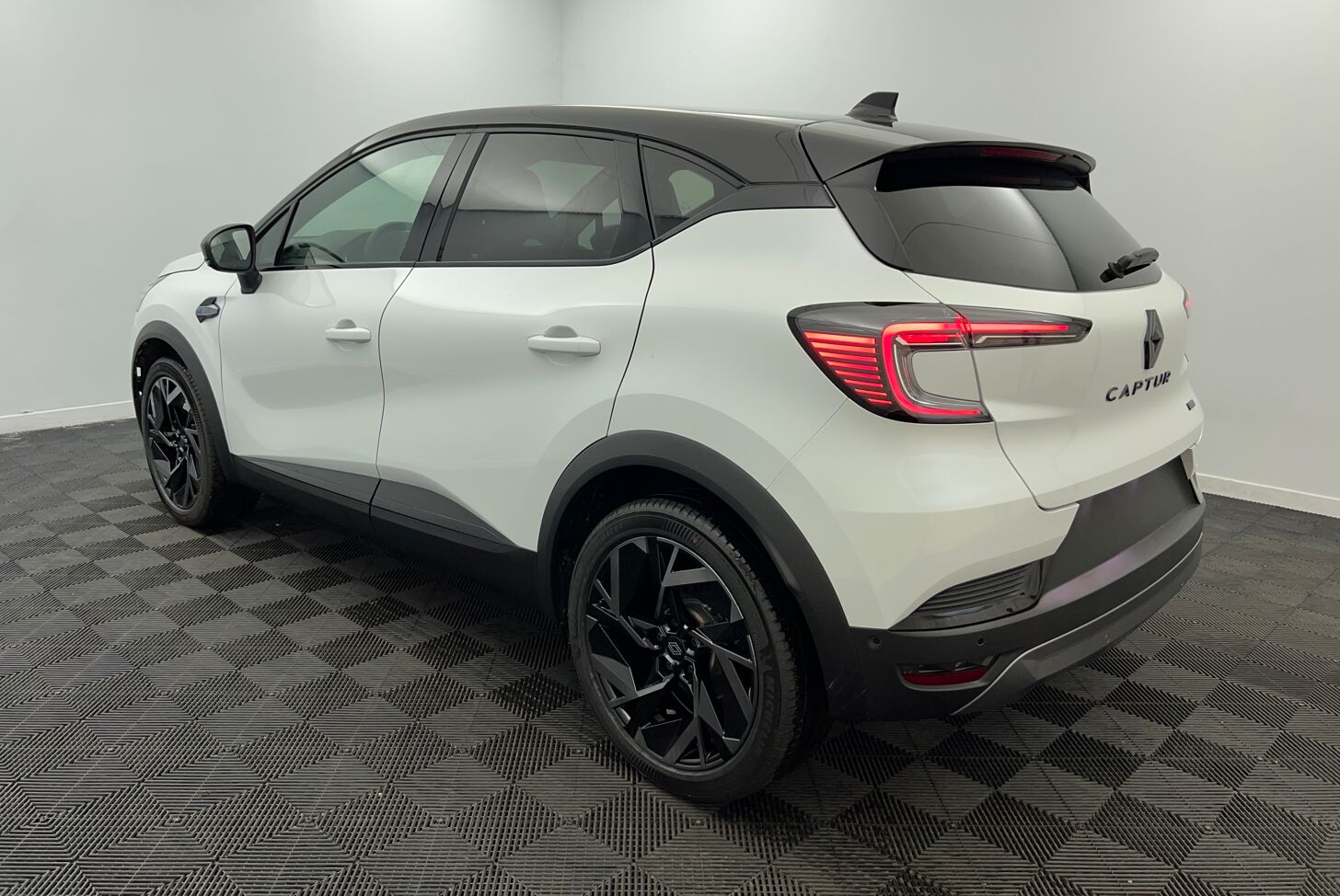 RENAULT Captur SUV Hybride Essence