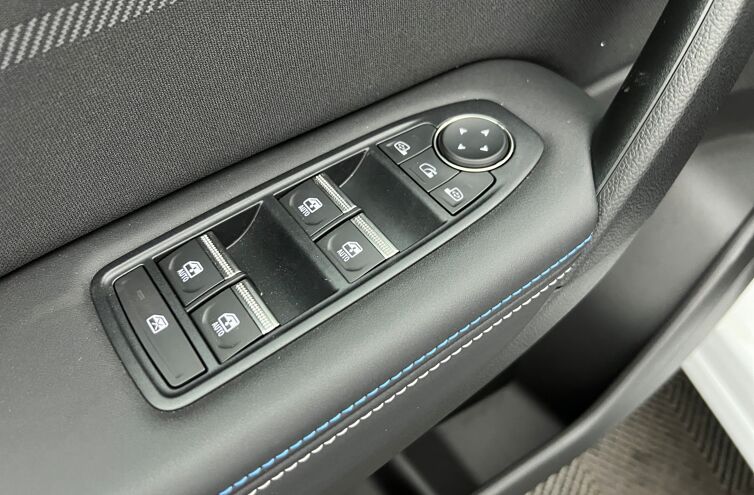 RENAULT Captur SUV Hybride Essence