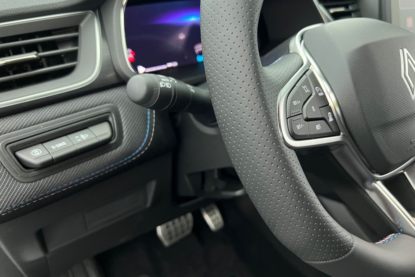 RENAULT Captur SUV Hybride Essence