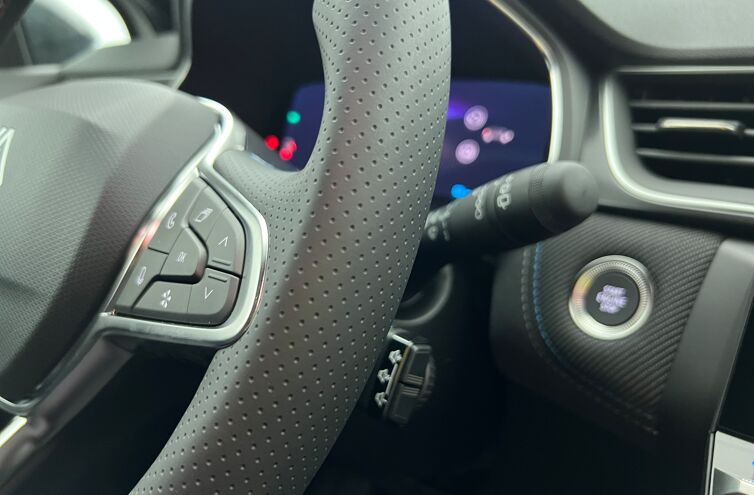RENAULT Captur SUV Hybride Essence