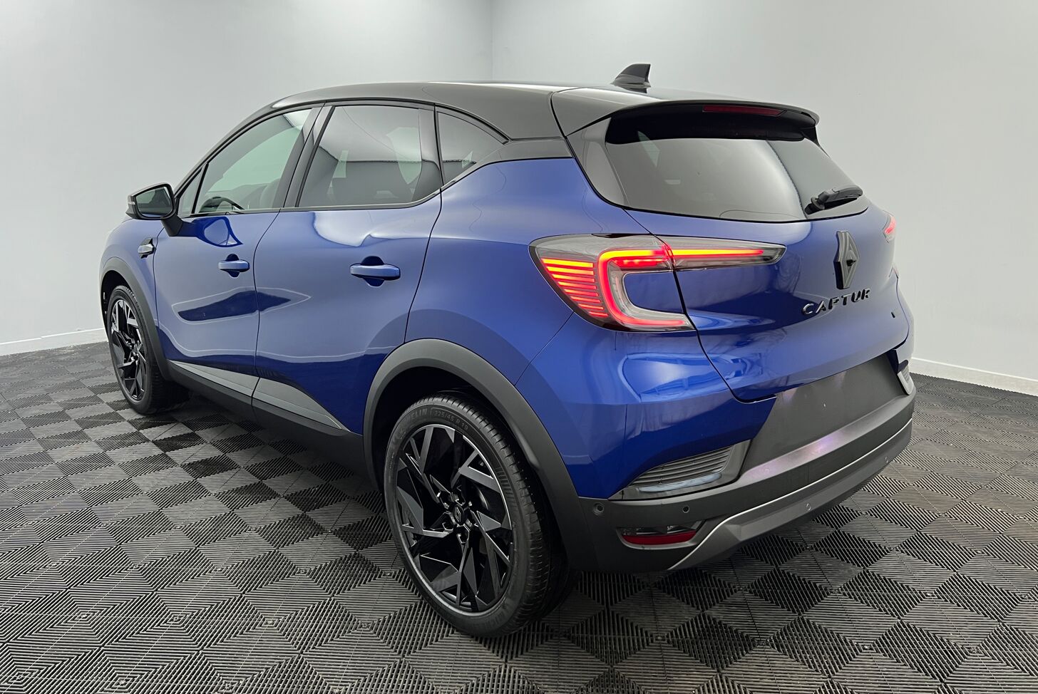 RENAULT Captur SUV Hybride Essence