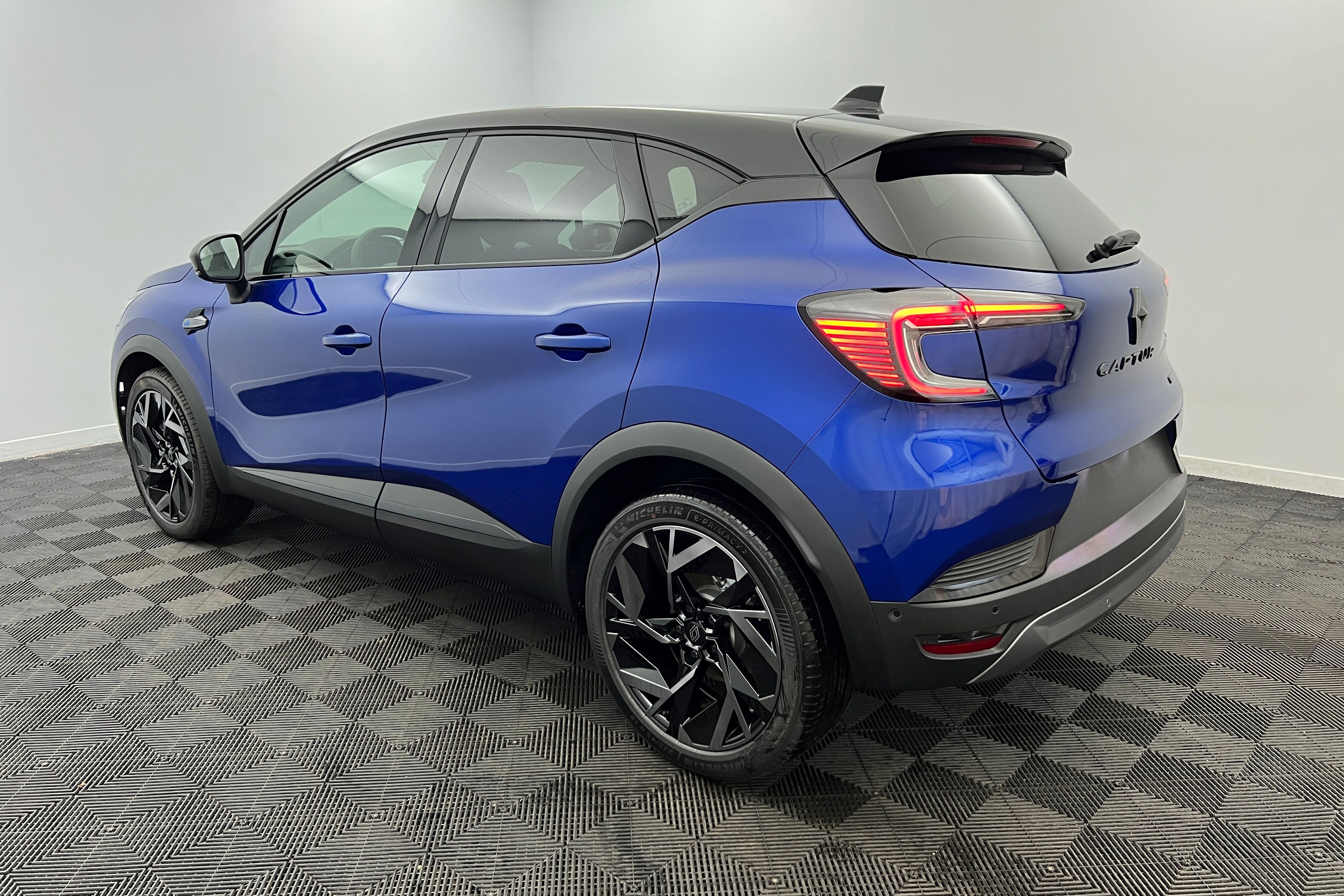 RENAULT Captur — photo 4