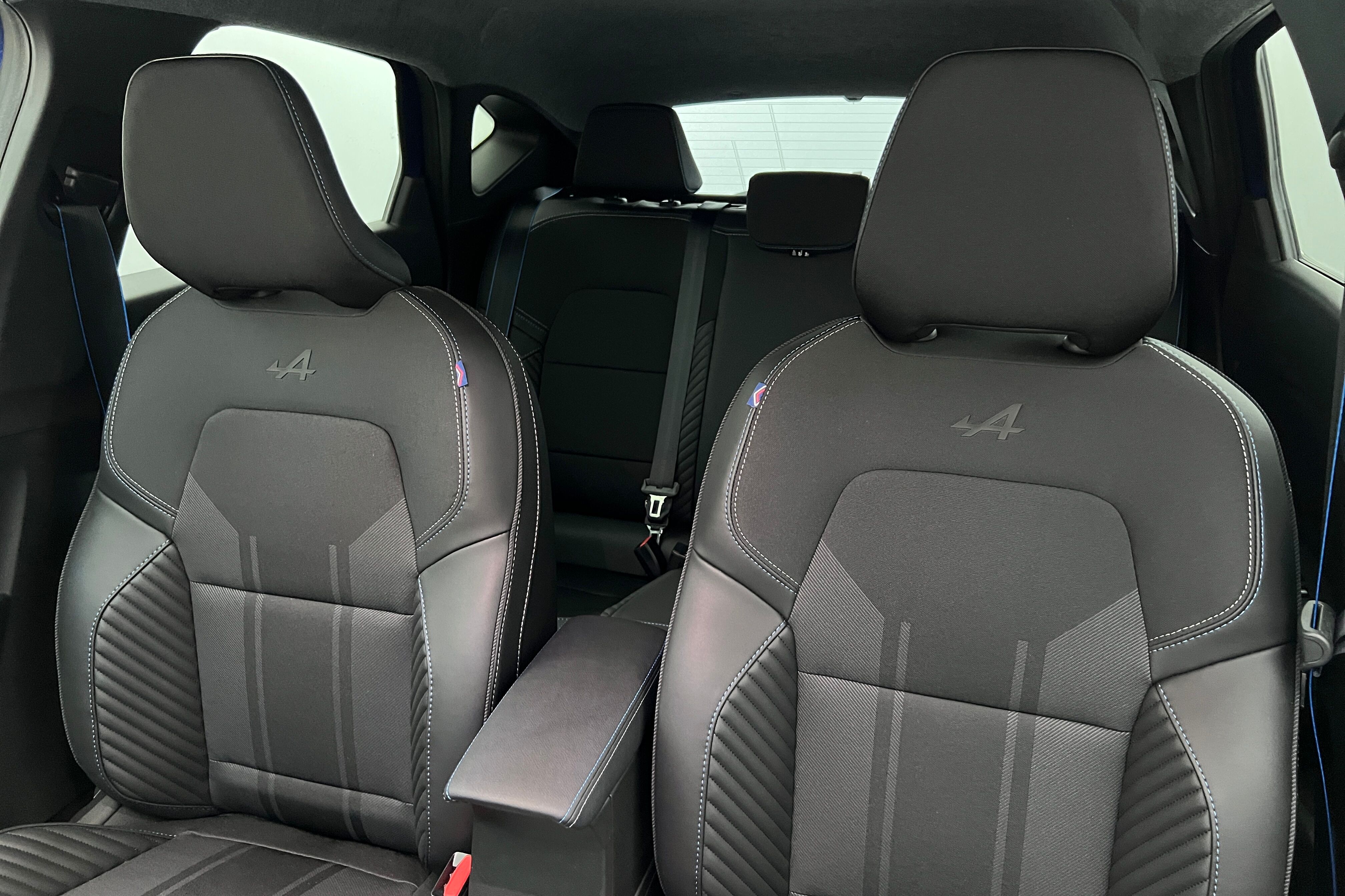 RENAULT Captur SUV Hybride — photo 11