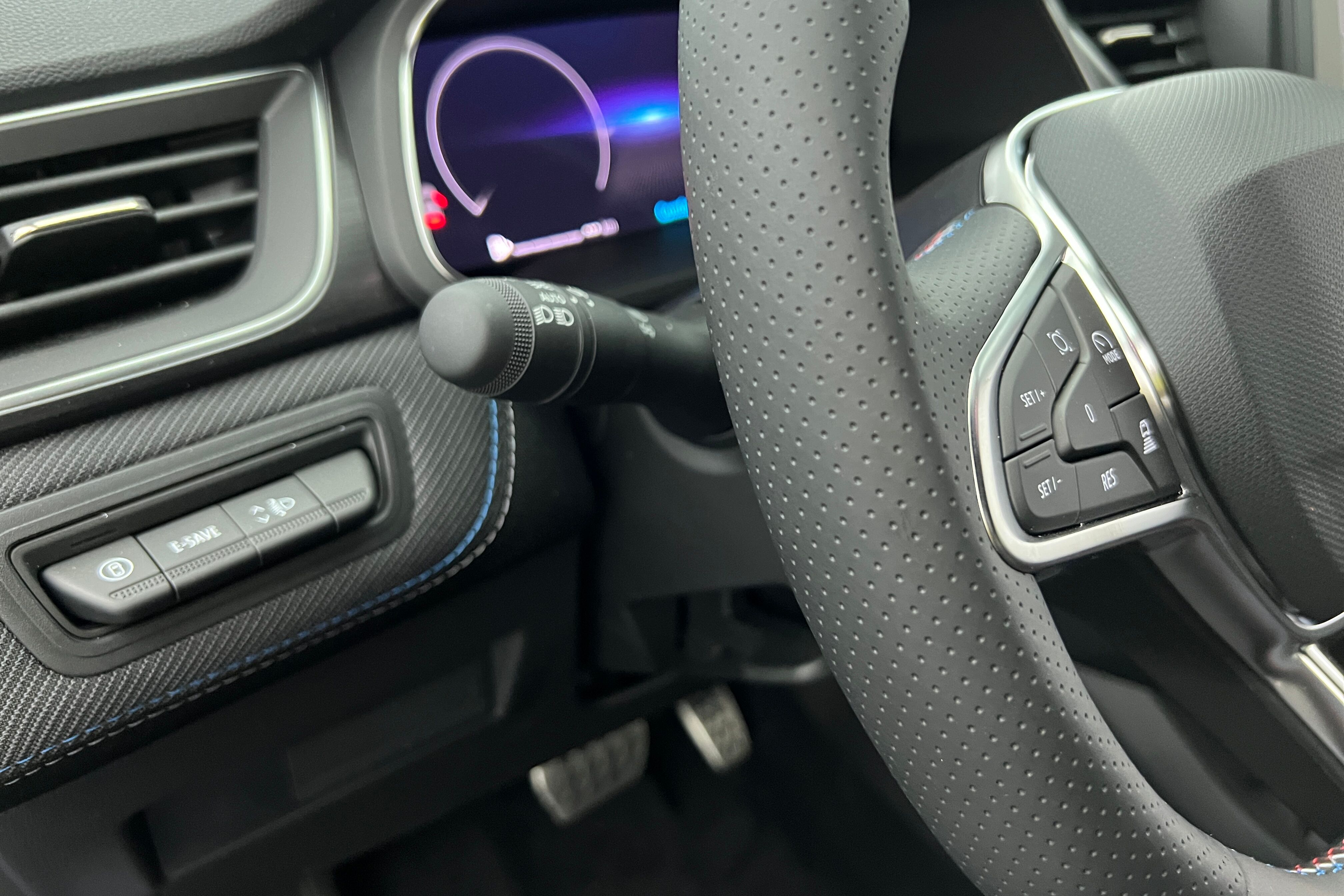 RENAULT Captur SUV Hybride — photo 16