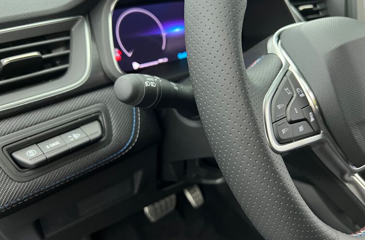 RENAULT Captur SUV Hybride Essence
