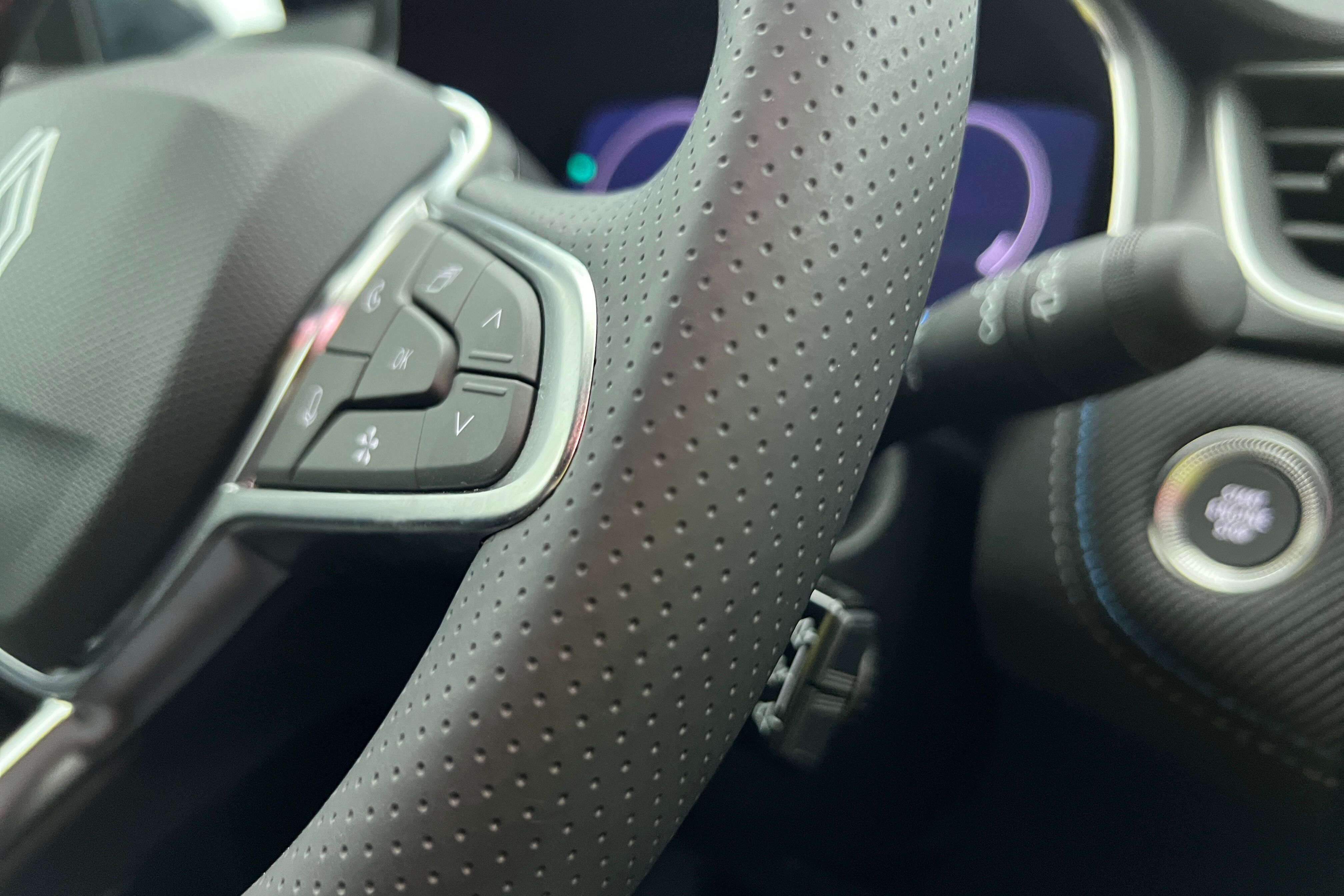 RENAULT Captur SUV Hybride — photo 17