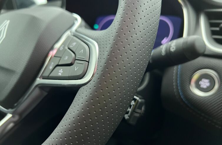 RENAULT Captur SUV Hybride Essence