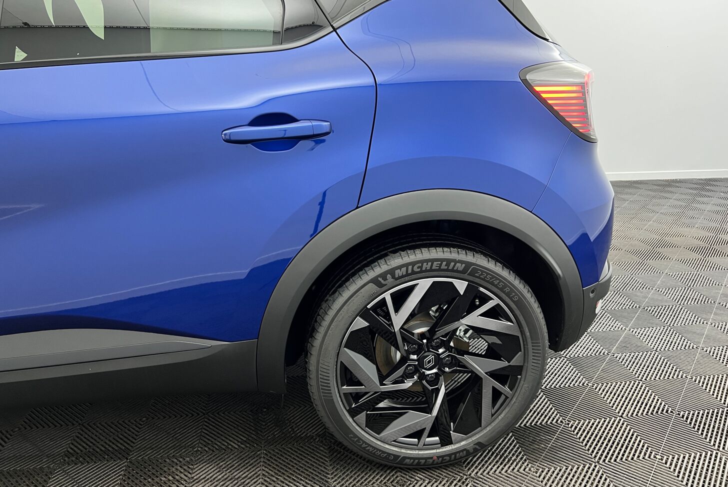 RENAULT Captur SUV Hybride Essence