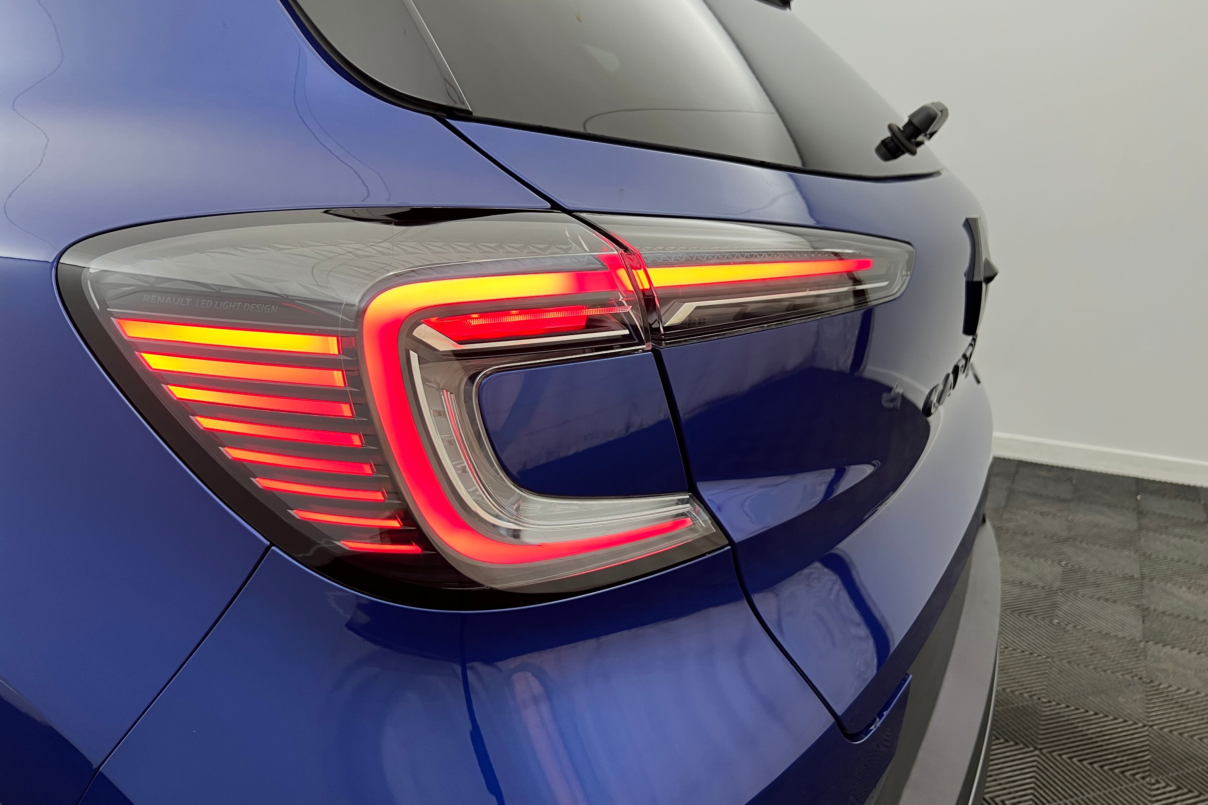 RENAULT Captur SUV Hybride — photo 20