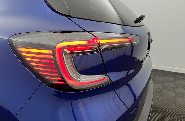 RENAULT Captur SUV Hybride Essence