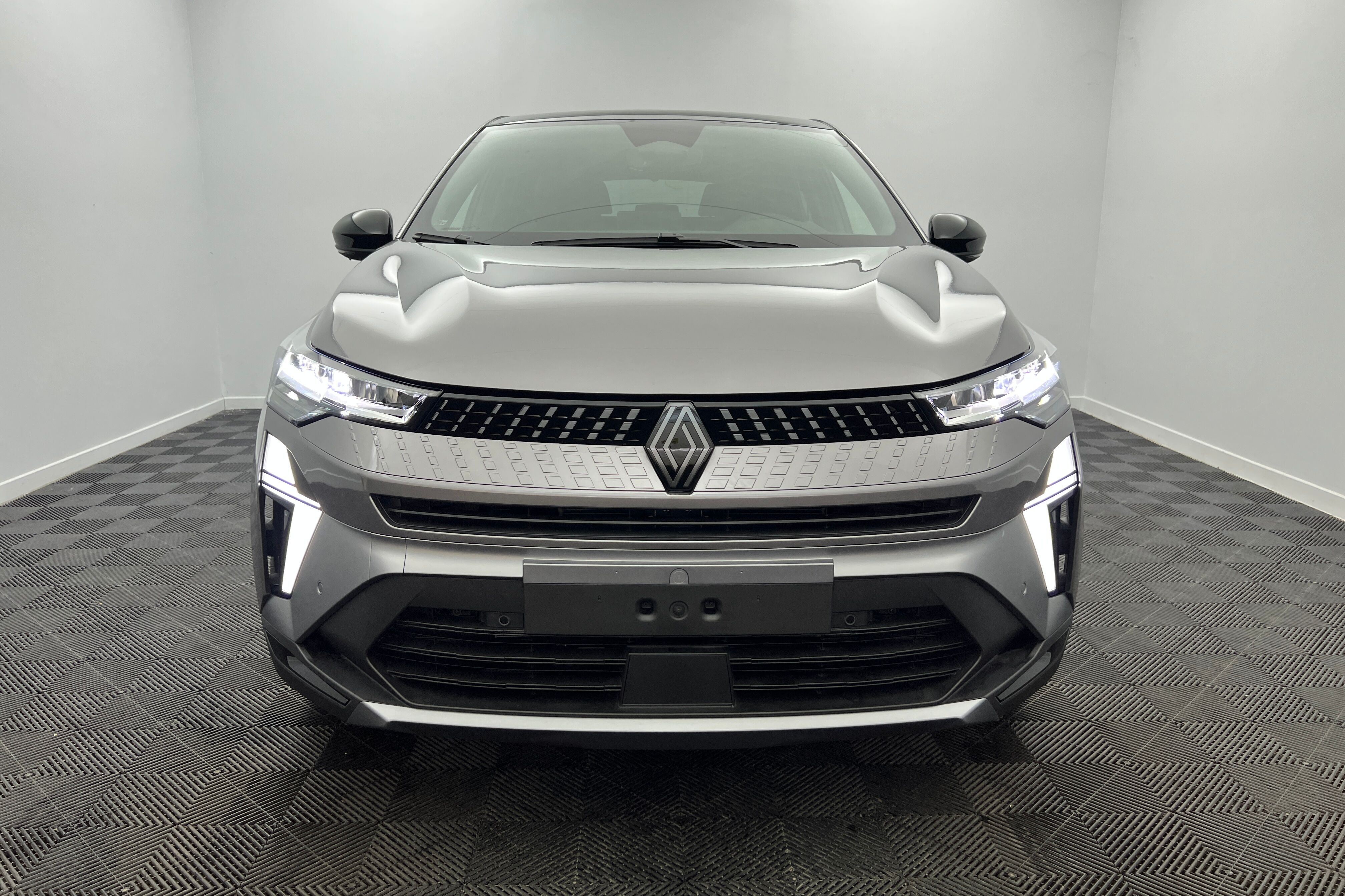 RENAULT Captur SUV Hybride — photo 2
