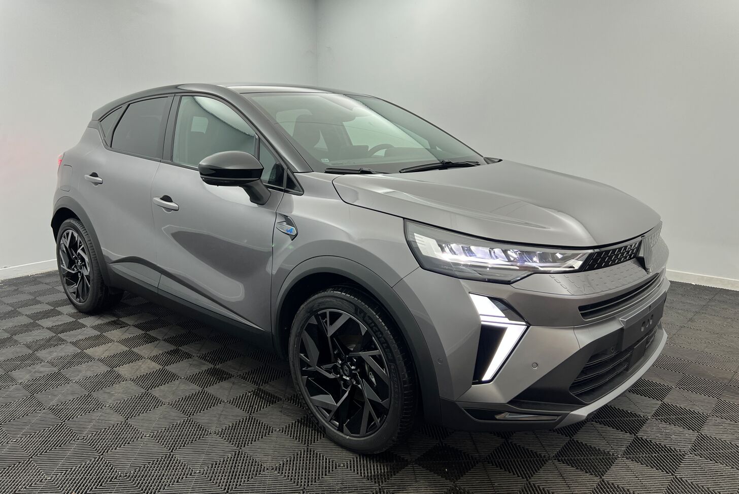 RENAULT Captur SUV Hybride Essence