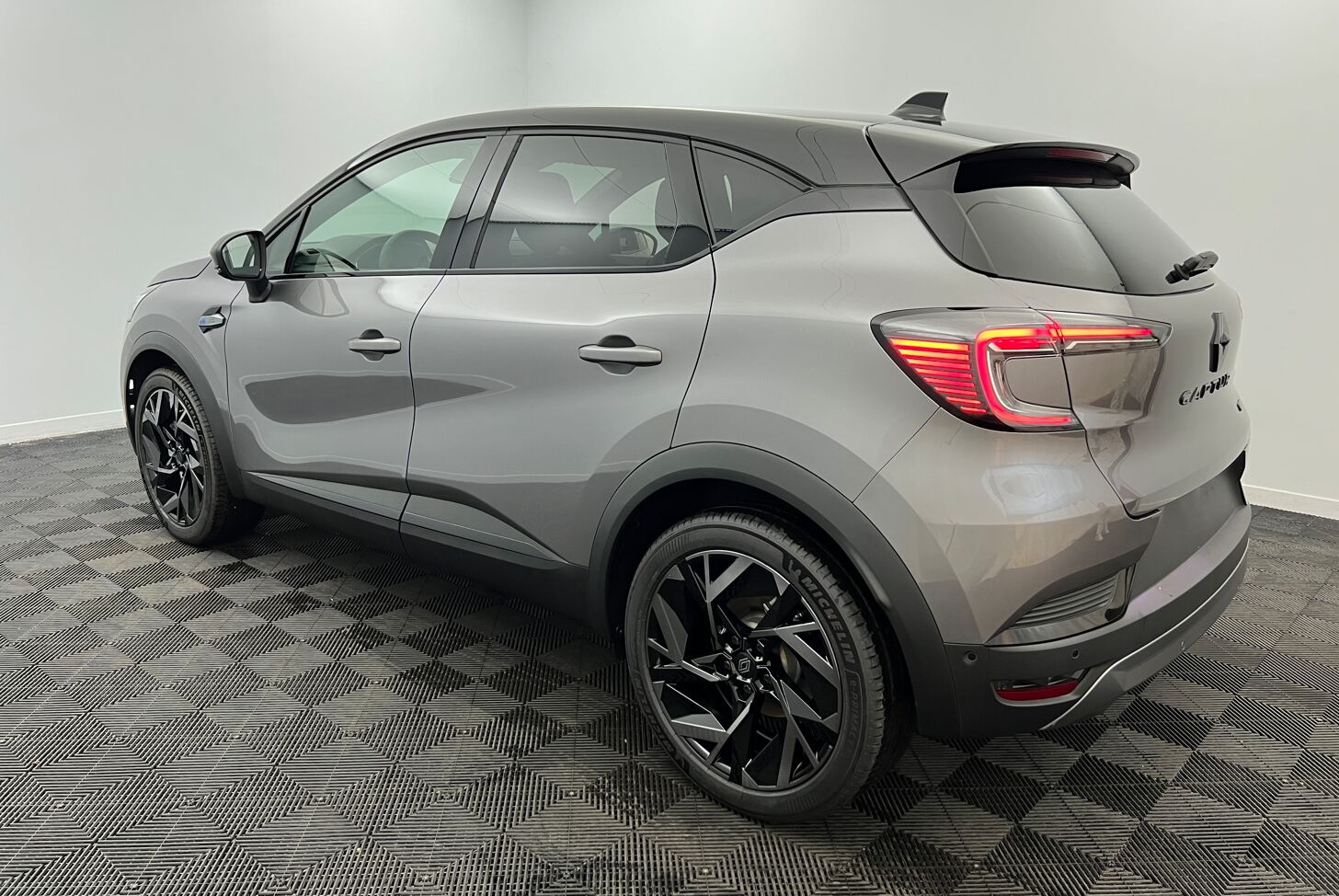 RENAULT Captur SUV Hybride Essence