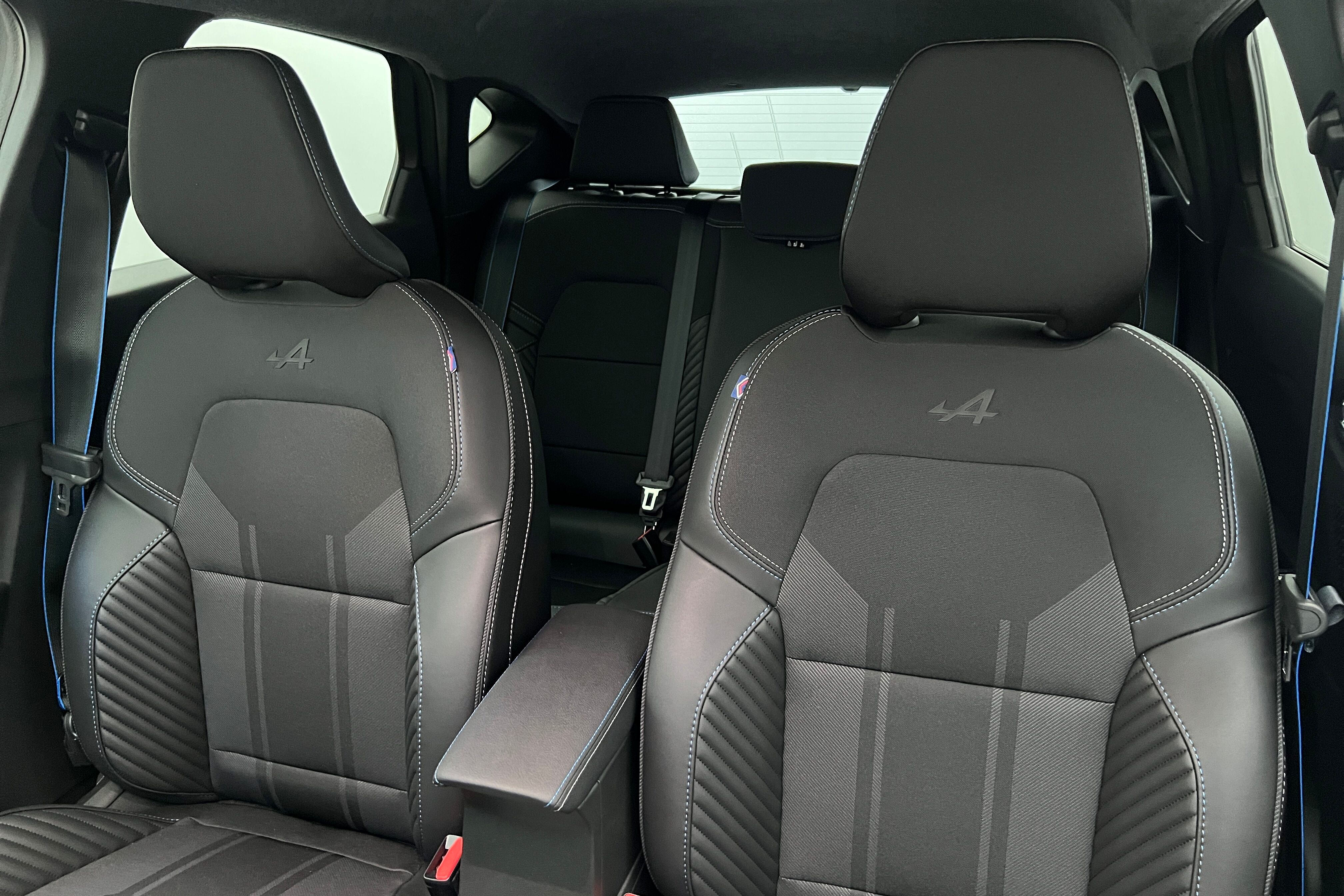 RENAULT Captur SUV Hybride — photo 11