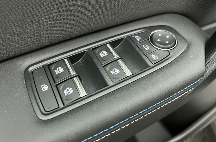 RENAULT Captur SUV Hybride Essence